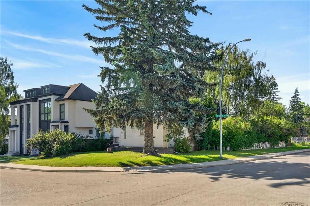 1739 19 Avenue NW, Calgary — photo 2 of 14