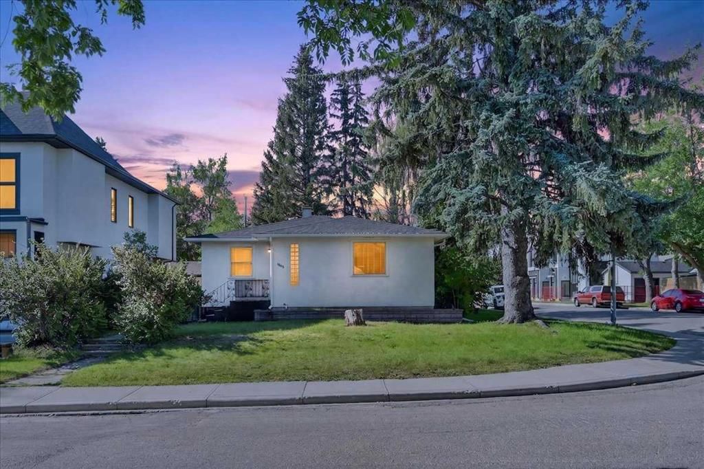 1739 19 Avenue NW, Calgary — photo 3 of 14