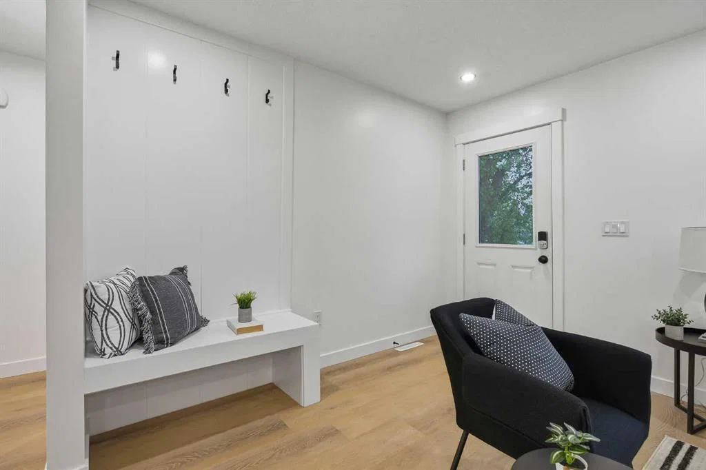 9532 Allison Drive SE, Calgary — photo 3 of 38