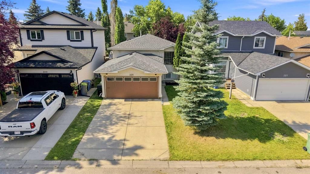 225 Harvest Glen Place NE, Calgary — main listing photo