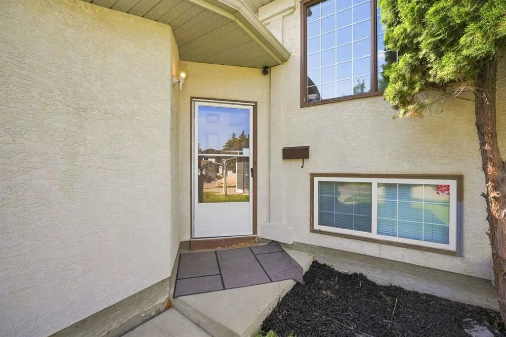225 Harvest Glen Place NE, Calgary — photo 5 of 38