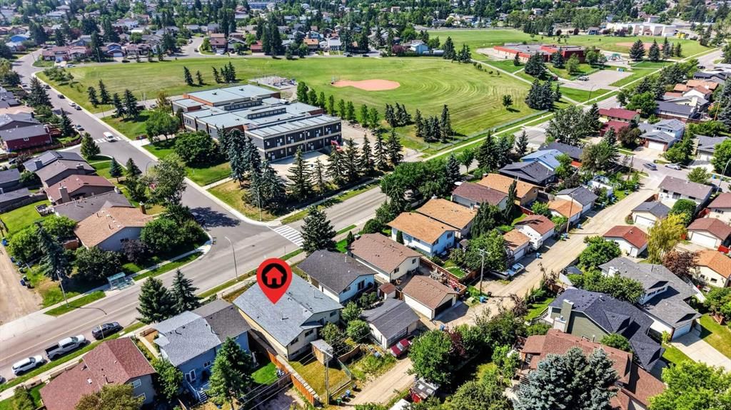 218 Bermuda Drive NW, Calgary — photo 3 of 49