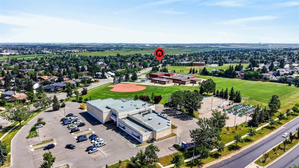 218 Bermuda Drive NW, Calgary — photo 5 of 49