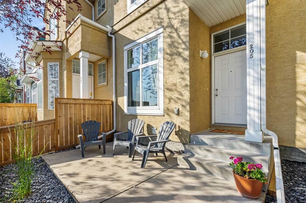 205 Mckenzie Towne Gate SE, Calgary — photo 3 of 34