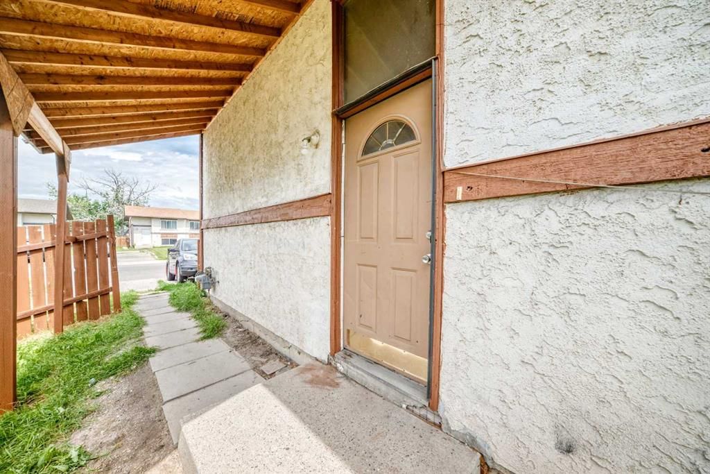 66 Fonda Drive SE, Calgary — photo 2 of 43