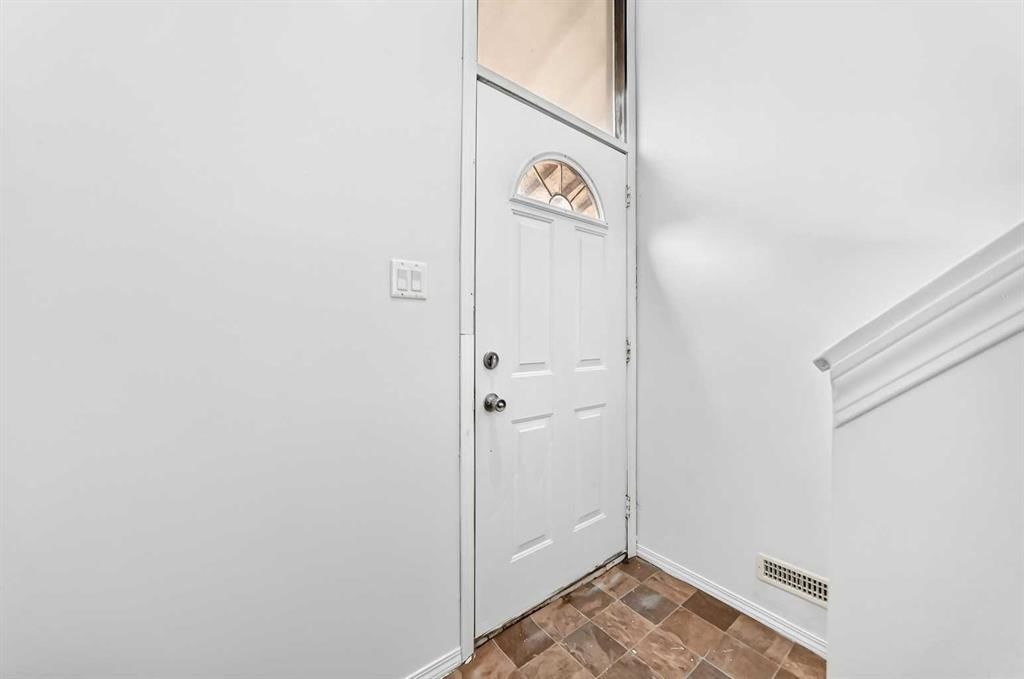 66 Fonda Drive SE, Calgary — photo 3 of 43