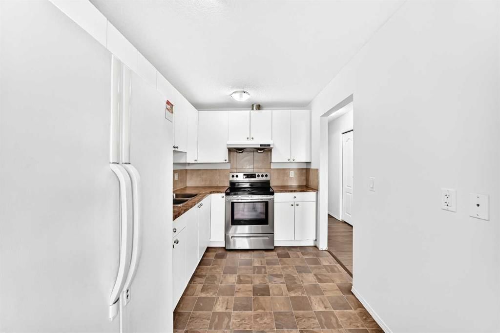 66 Fonda Drive SE, Calgary — photo 4 of 43