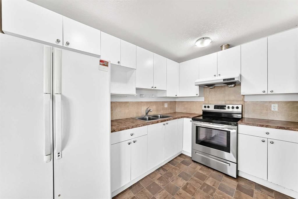 66 Fonda Drive SE, Calgary — photo 5 of 43
