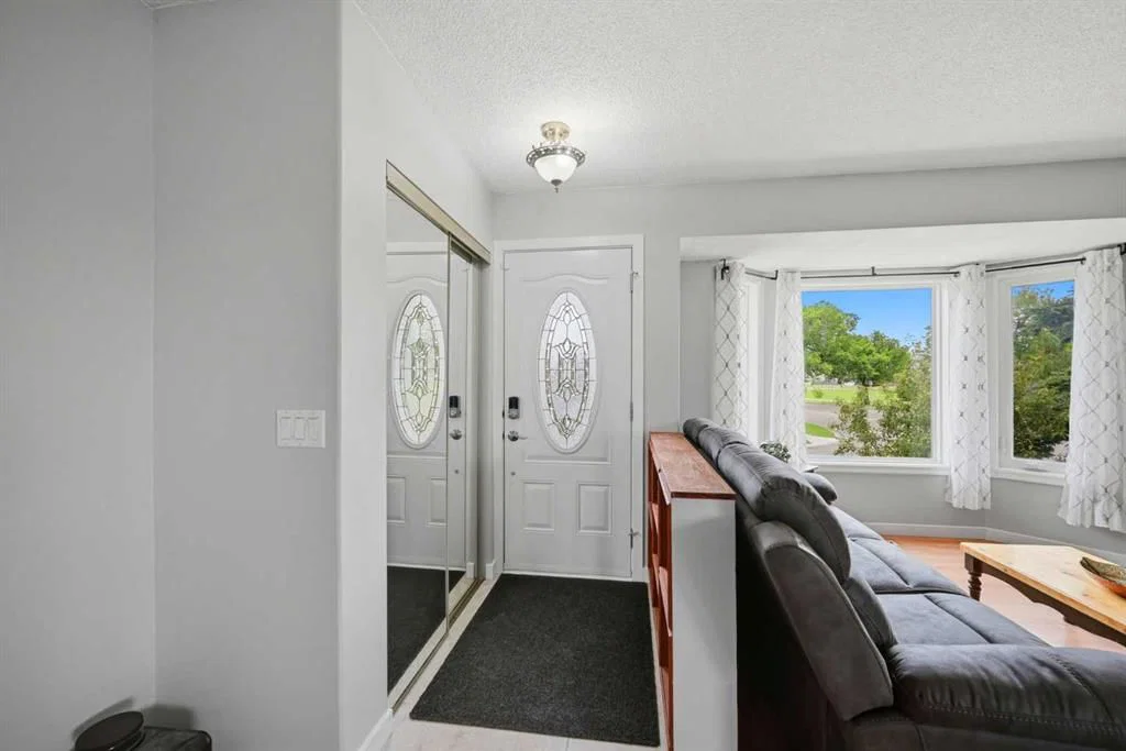 7 Falshire Close NE, Calgary — photo 4 of 44