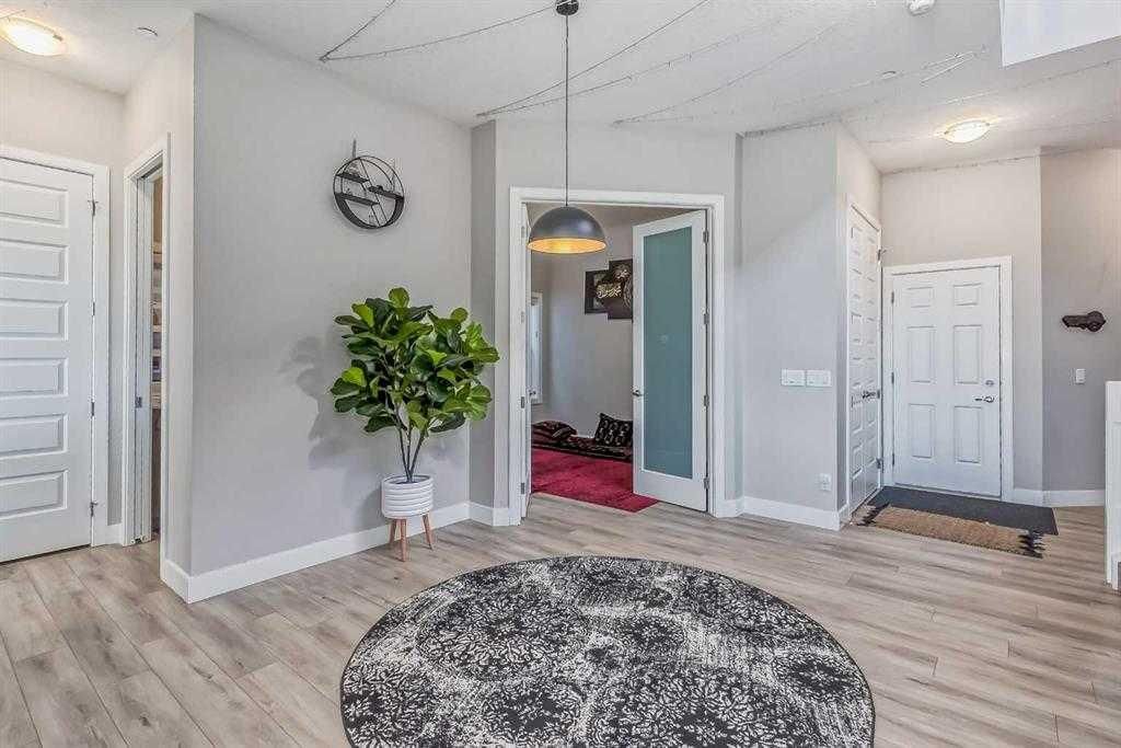 155 Lucas Terrace NW, Calgary — photo 3 of 20