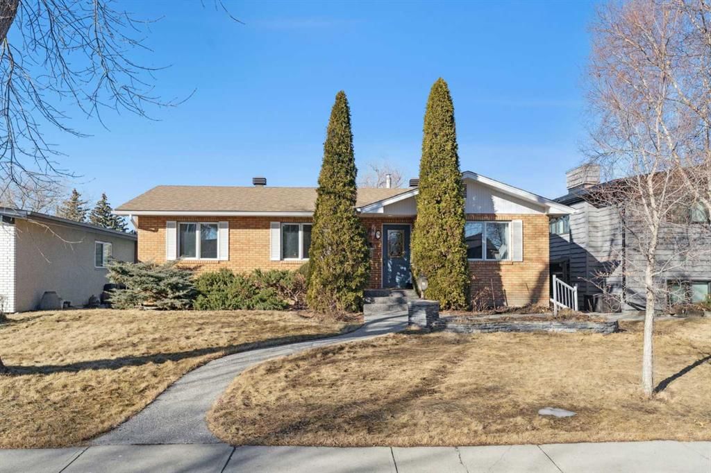 34 Rosery Drive NW, Calgary — main listing photo