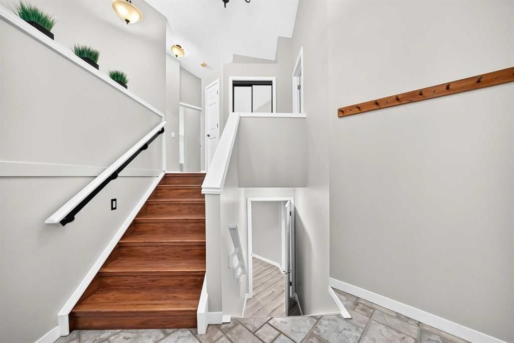3569 Douglas Woods Heights SE, Calgary — photo 4 of 50