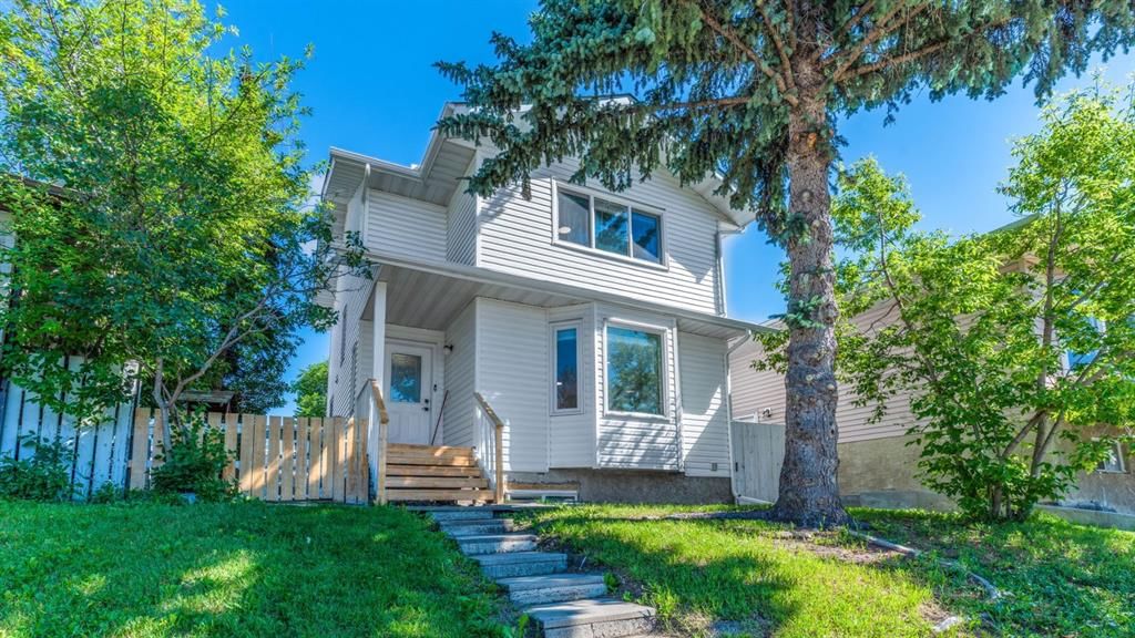 15 Taraglen Court NE, Calgary — photo 2 of 47