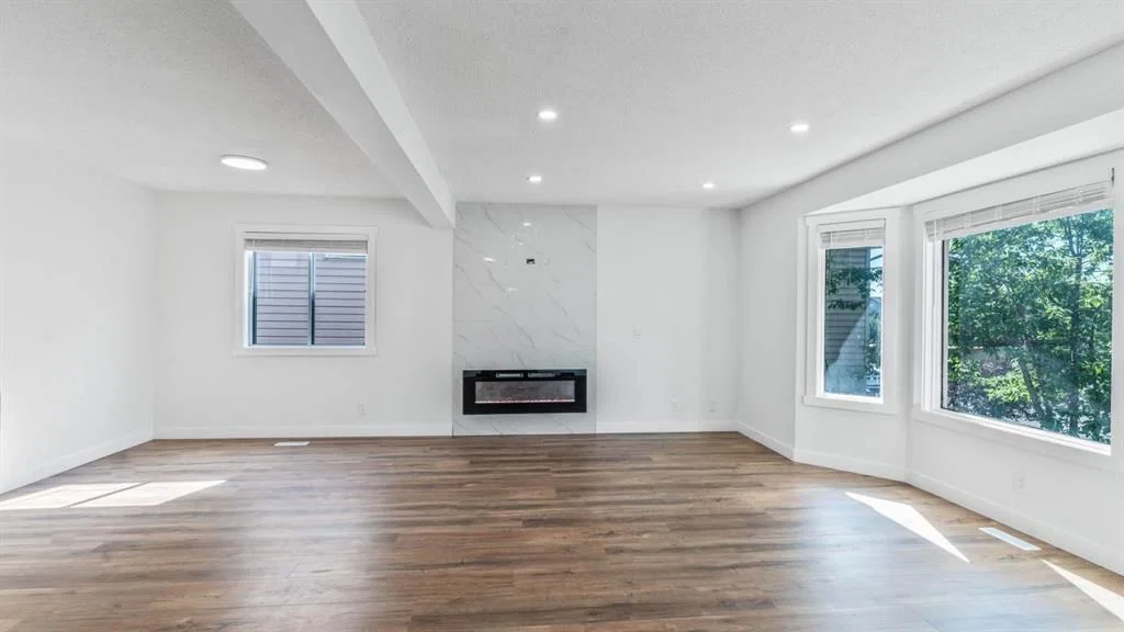 15 Taraglen Court NE, Calgary — photo 3 of 47