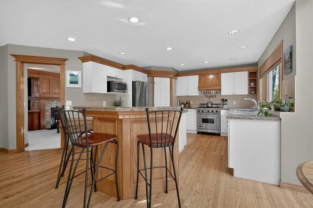 134 Schiller Crescent NW, Calgary — photo 3 of 50