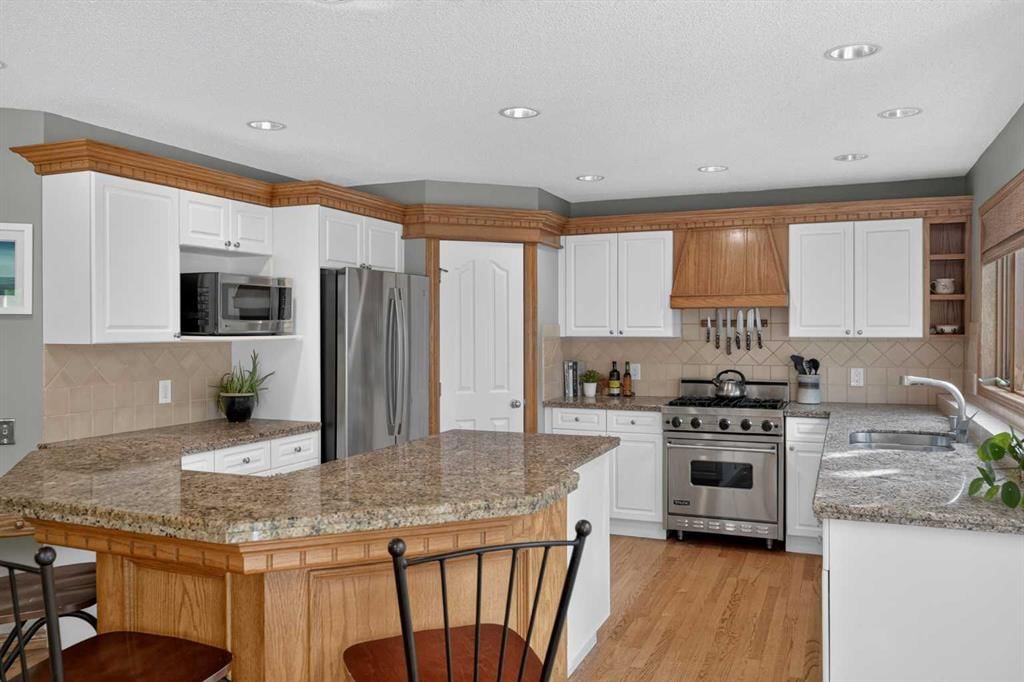 134 Schiller Crescent NW, Calgary — photo 4 of 50