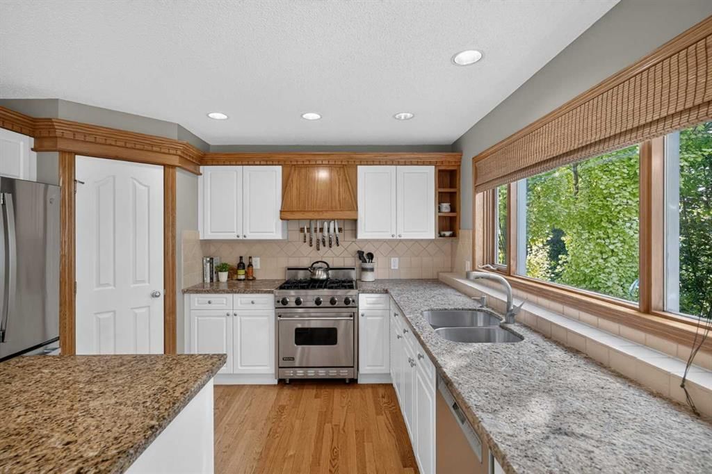 134 Schiller Crescent NW, Calgary — photo 5 of 50