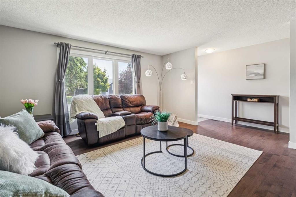 241 Allan Crescent SE, Calgary — photo 5 of 42