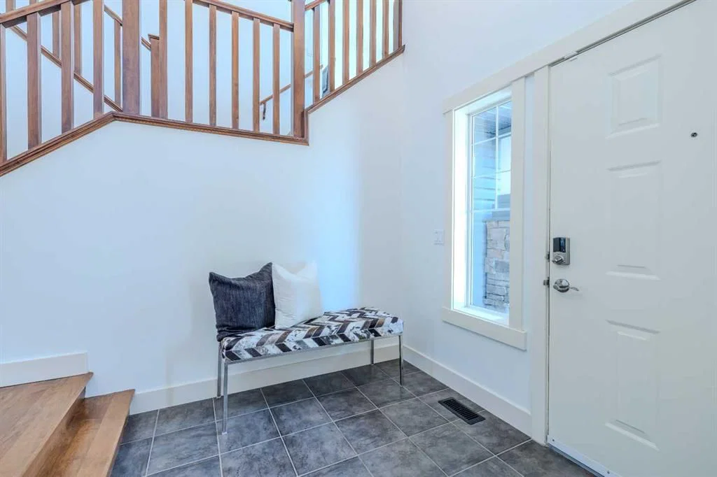 1835 Evergreen Drive SW, Calgary — photo 5 of 45
