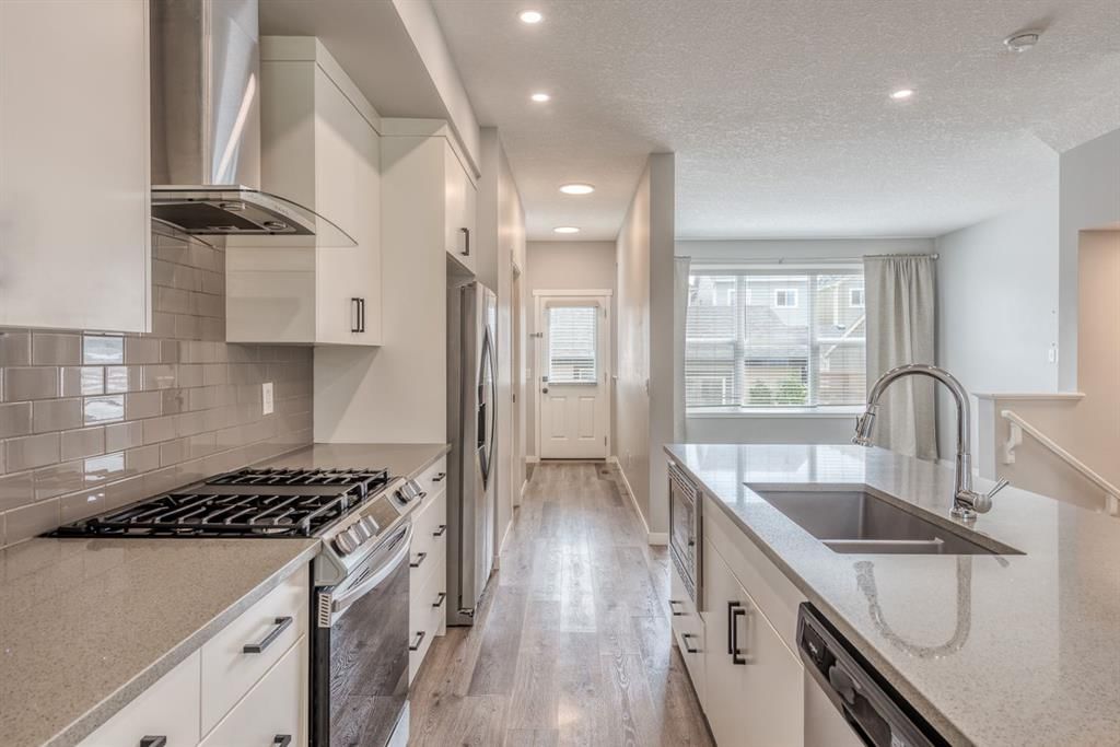 967 Mahogany Boulevard SE, Calgary — photo 2 of 30