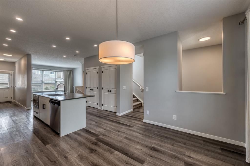 967 Mahogany Boulevard SE, Calgary — photo 5 of 30