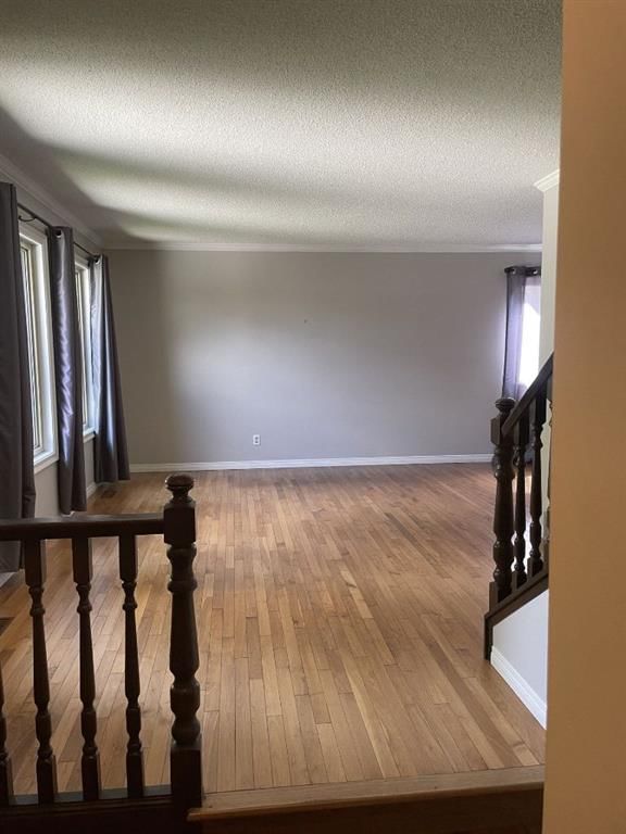 160 Hawkwood Way NW, Calgary — photo 4 of 36
