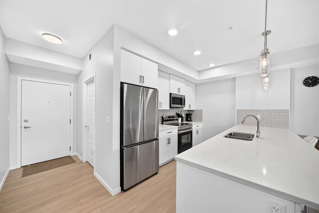 2204, 33 Carringham Gate NW, Calgary — main listing photo