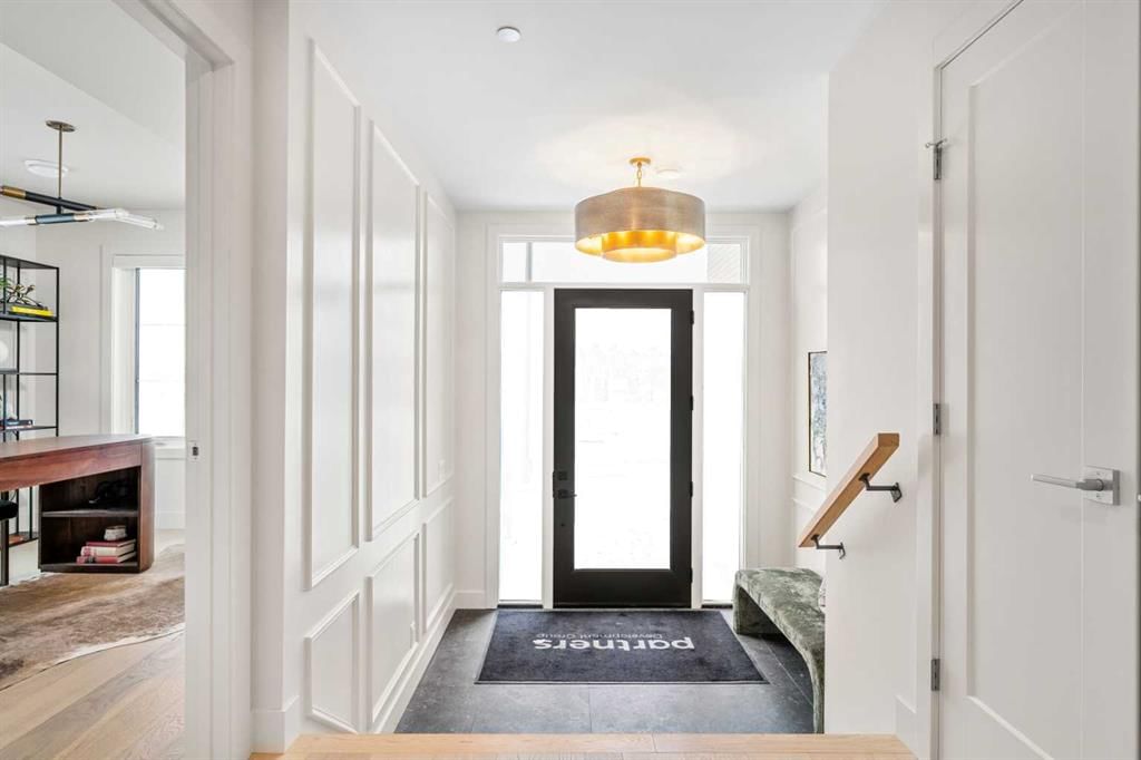 40 Greenwich Heath NW, Calgary — photo 3 of 40