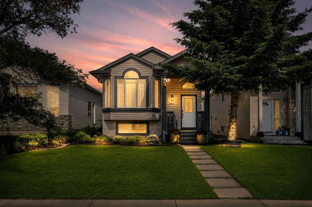 7237 Laguna Way NE, Calgary — main listing photo