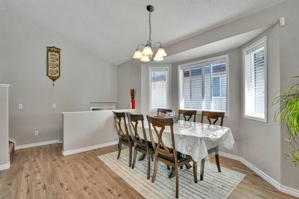 7237 Laguna Way NE, Calgary — photo 5 of 50