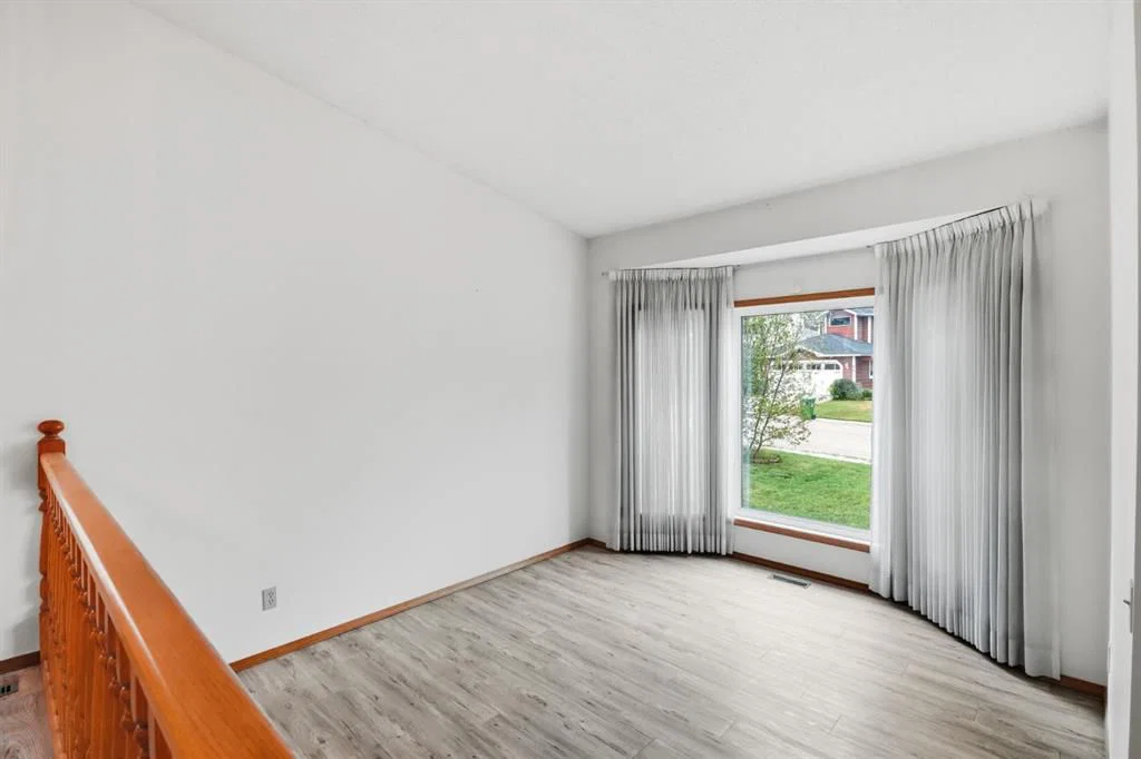 61 Shannon Crescent SW, Calgary — photo 3 of 41