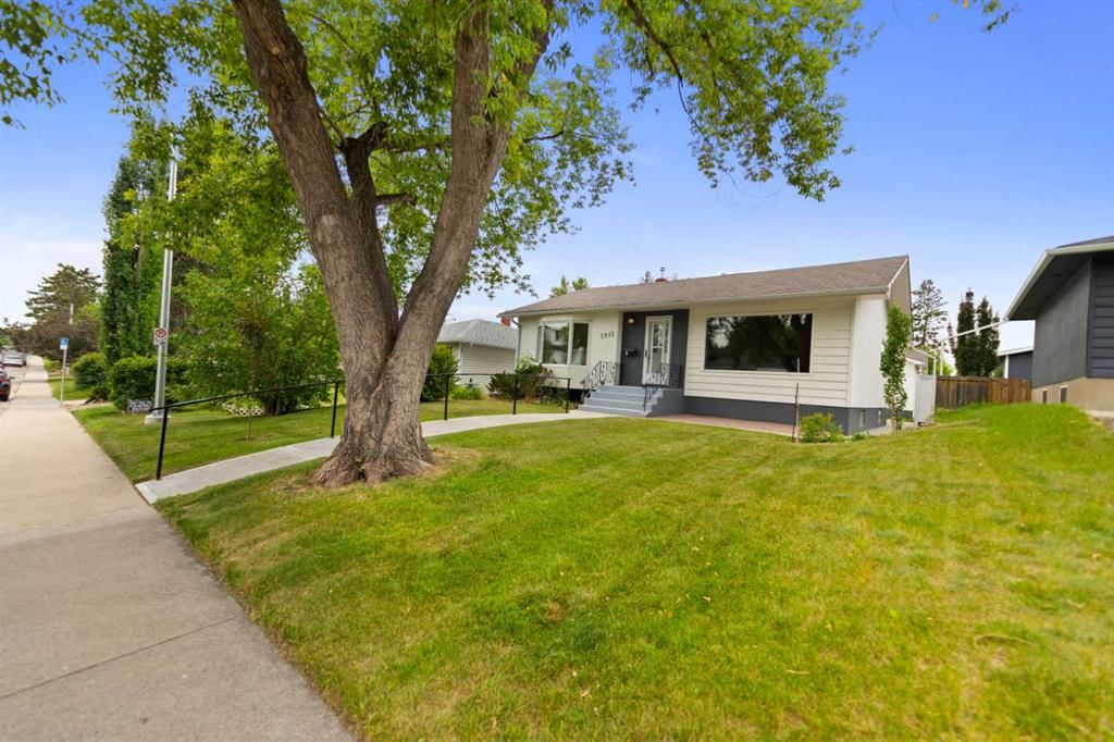 2915 13 Avenue NW, Calgary — photo 2 of 25