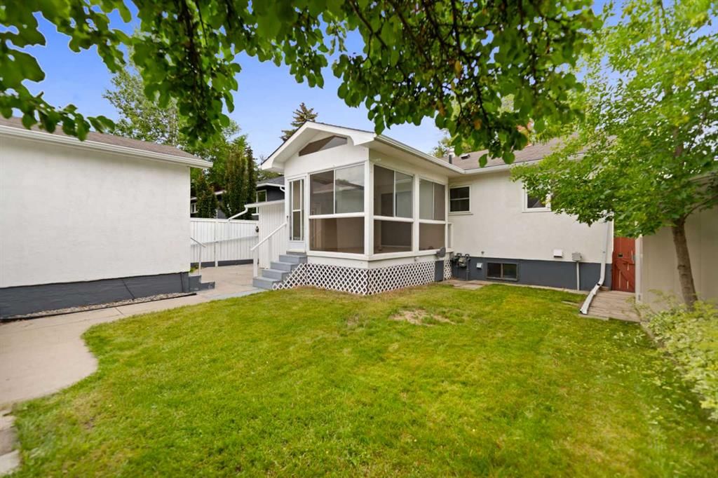 2915 13 Avenue NW, Calgary — photo 5 of 25