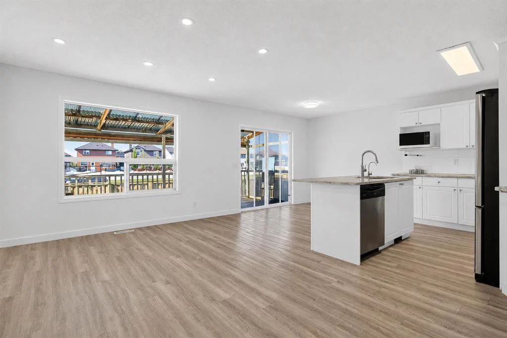 133 Martinvalley Crescent NE, Calgary — photo 4 of 35