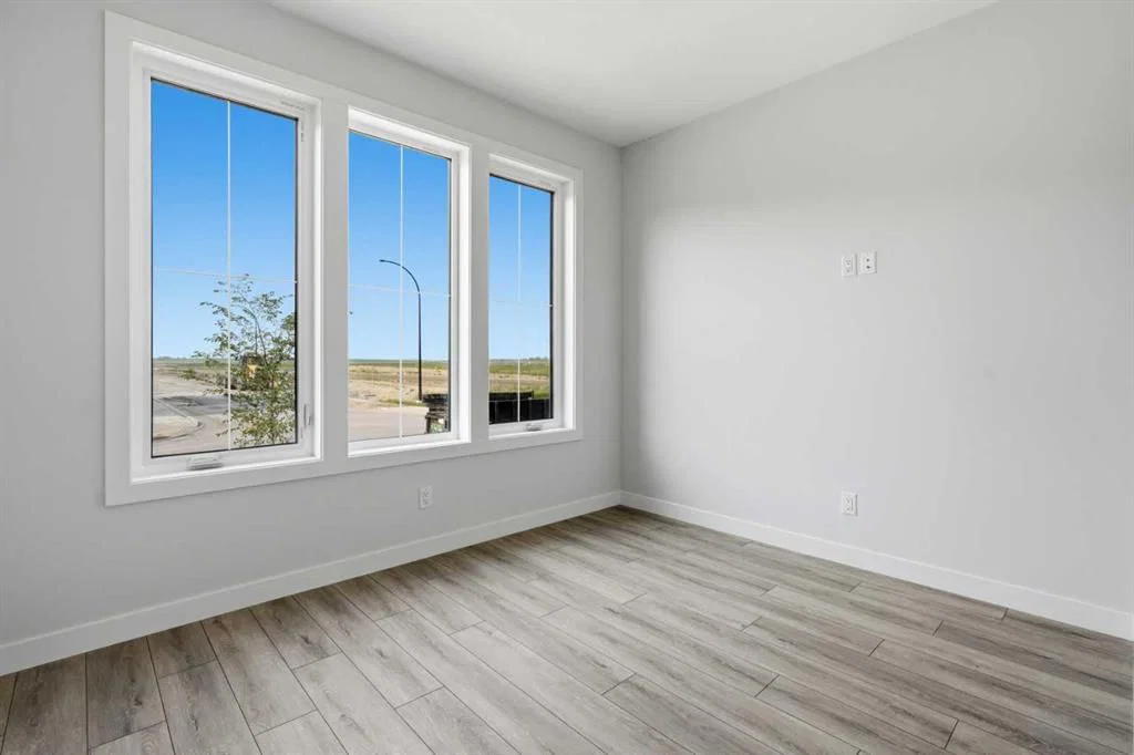 8581 Huxbury Drive NE, Calgary — photo 3 of 34