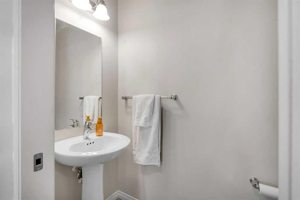 92 Legacy Glen Street SE, Calgary — photo 3 of 31