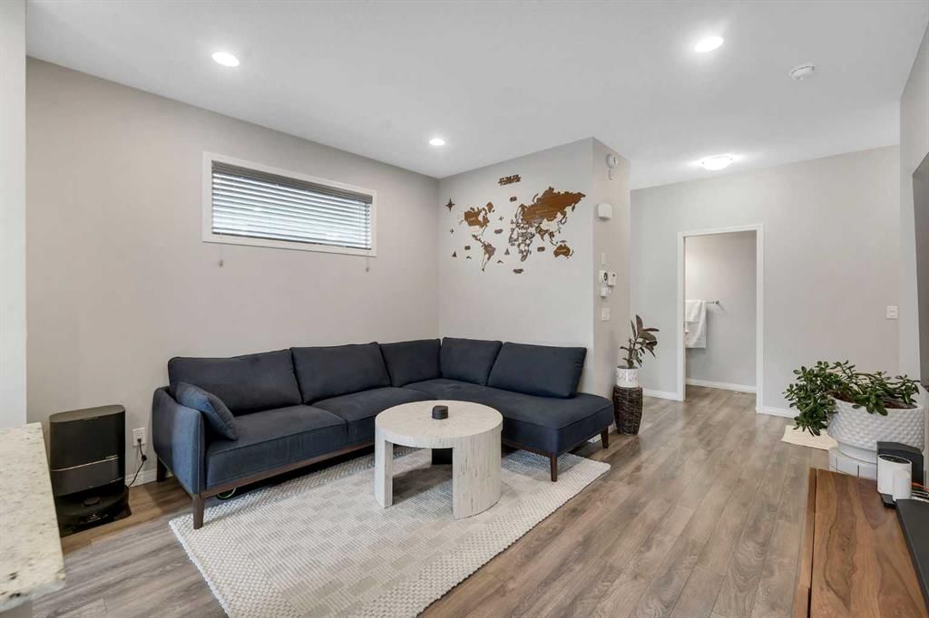 92 Legacy Glen Street SE, Calgary — photo 4 of 31