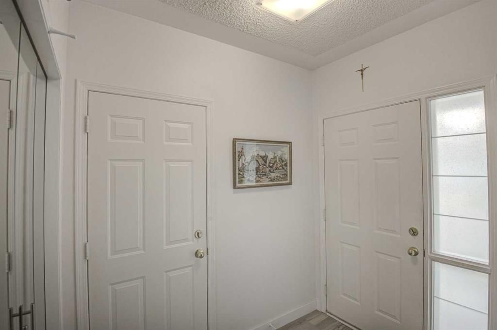 58 Sierra Morena Gardens SW, Calgary — photo 3 of 33