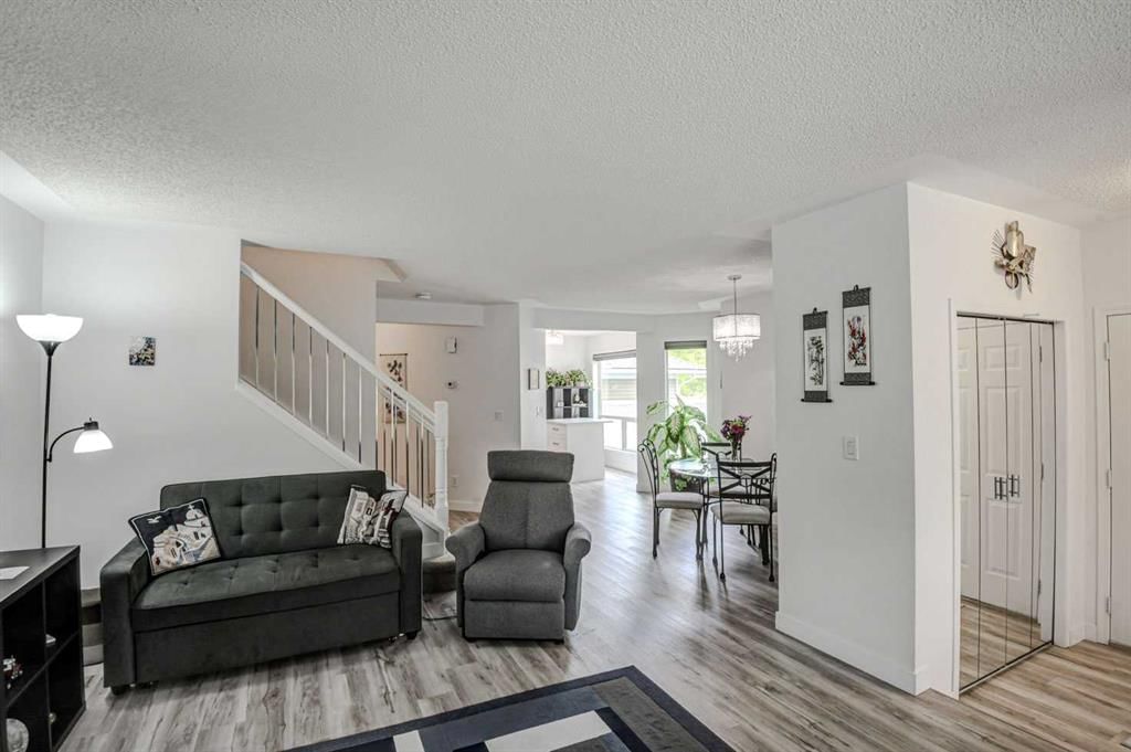58 Sierra Morena Gardens SW, Calgary — photo 4 of 33