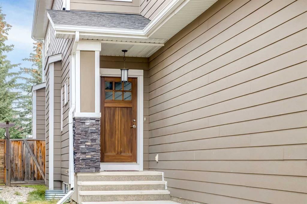 40 Westmore Place SW, Calgary — photo 2 of 44