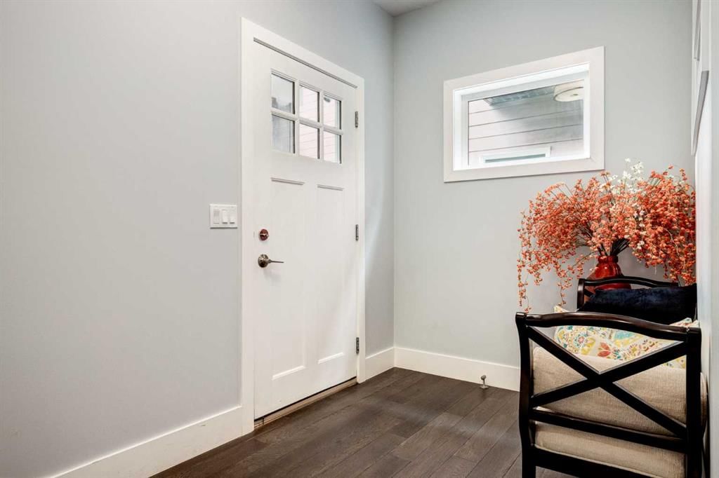 40 Westmore Place SW, Calgary — photo 3 of 44
