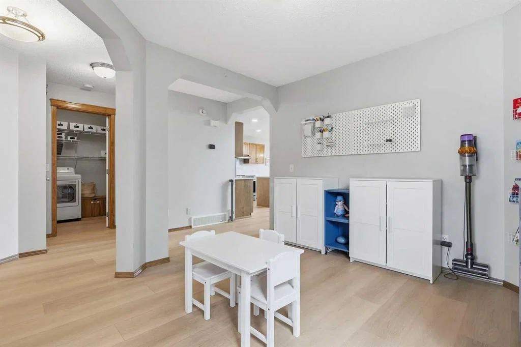 38 Chapman Close SE, Calgary — photo 3 of 48