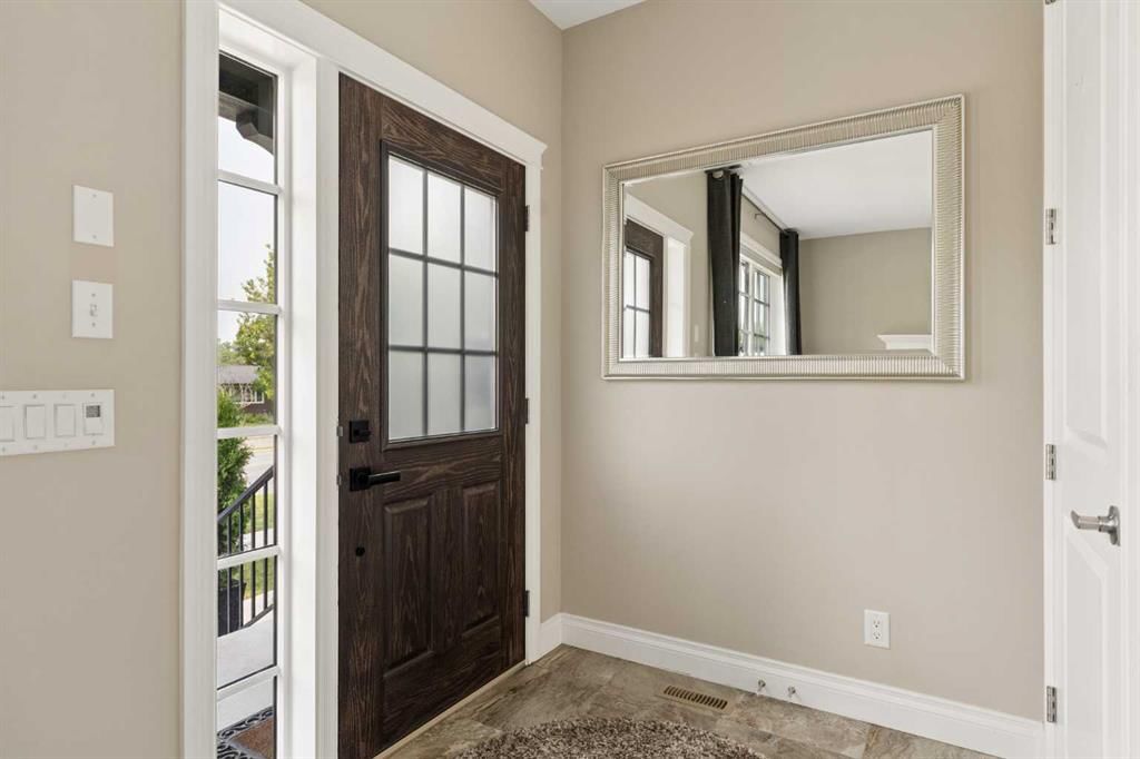 3824 Sarcee Road SW, Calgary — photo 3 of 50