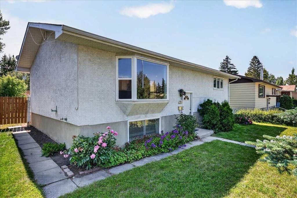 4711 Montana Drive NW, Calgary — photo 3 of 46