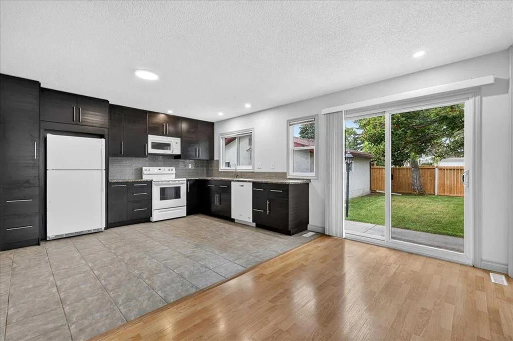 4707 Brockington Road NW, Calgary — photo 3 of 41