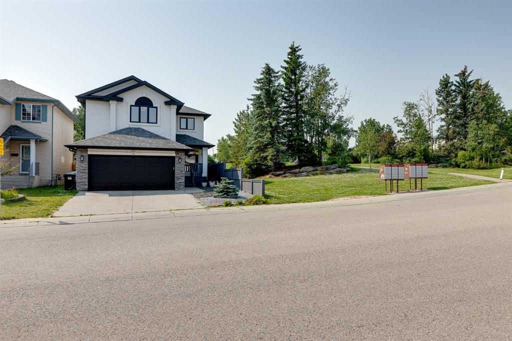 11 Citadel Meadow Grove NW, Calgary — photo 2 of 49
