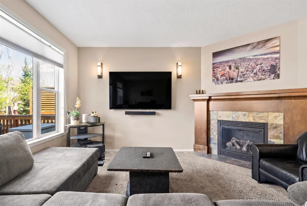 16 Cranarch Grove SE, Calgary — photo 2 of 32