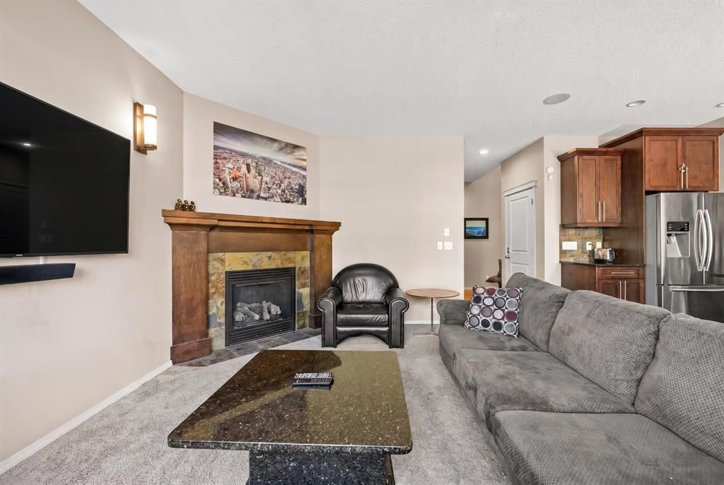 16 Cranarch Grove SE, Calgary — photo 3 of 32