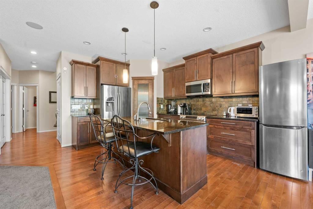 16 Cranarch Grove SE, Calgary — photo 4 of 32