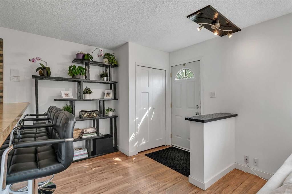 6608 Bowwood Drive NW, Calgary — photo 2 of 49